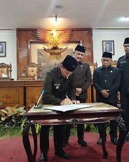 DPRD Tulungagung Tetapkan 5 Ranperda Jadi Perda, Perkuat Regulasi Desa, Pemuda, dan Pembangunan Daerah