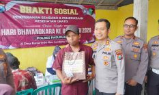 Kapolres Pasuruan Blusukan ke Rumah Warga Kurang Mampu di Lumbang, Salurkan Bansos dan Layanan Kesehatan Gratis