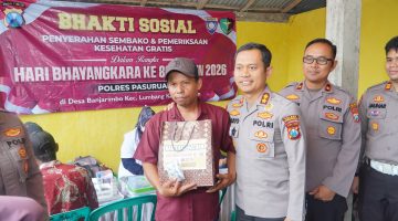 Kapolres Pasuruan Blusukan ke Rumah Warga Kurang Mampu di Lumbang, Salurkan Bansos dan Layanan Kesehatan Gratis