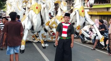 Tong-Tong Peccot Ngamox, Dentuman Kebanggaan Batang-Batang yang Menggema dari Tanah Kelahiran