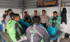 Sambut Hari Bhayangkara ke – 80, Polres Jember Berbagi Paket Sembako untuk Ojol