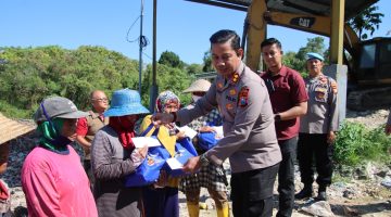 Polres Sumenep Gelar Bakti Sosial Untuk Para Pemulung di TPA Torbang Dalam Rangka Hari Bhayangkara Ke-80
