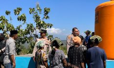 Sambut HUT Bhayangkara ke-80, Kapolres Bondowoso Salurkan Tandon Air 5 Ribu Liter untuk Warga Klabang Tegal Ampel