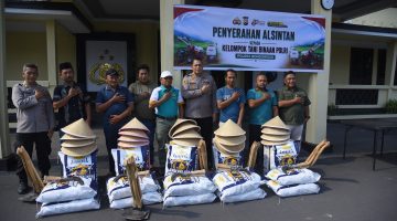 Dari Mapolres untuk Sawah Rakyat, AKBP Aryo Serahkan Bantuan Pertanian kepada Kelompok Tani