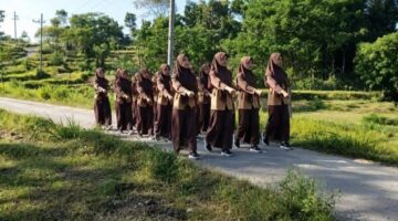 Semangat Kemerdekaan Bergema dari Desa: Siswa UPTD SDN Mano’an 03 Kokop Matangkan Latihan Gerak Jalan