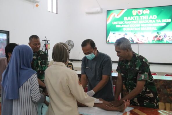 Foto: Bakti TNI AD untuk Rakyat, 67 Anak di Sumenep Ikuti Sunatan Massal