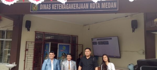 Foto :MEDIASI DINILAI BUNTU, KUASA HUKUM KOPERASI KOFIPINDO PERTANYAKAN PROSEDUR LAPORAN KARYAWAN KE DISNAKER MEDAN