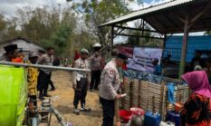 Polsek Sapudi Polresta Sumenep Salurkan 3.600 Liter Air Bersih untuk 440 KK Terdampak Kekeringan