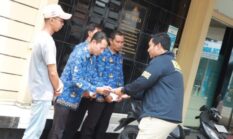 Polres Lamongan Beri Penghargaan Empat Warga yang Gagalkan Curanmor di Puskesmas Deket