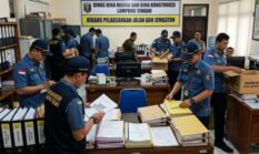 DALAMI DUGAAN PENYIMPANGAN PROYEK JALAN RP14,9 MILIAR, KEJARI LAMPUNG TENGAH GELEDAH DAN SITA DOKUMEN DI KANTOR BMBK