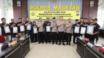 Polres Magetan Beri Penghargaan untuk 13 Korlap PSHT atas Dedikasi Jaga Kamtibmas