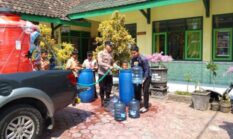 Patroli Gentong Polres Trenggalek Salurkan Air Bersih untuk Sekolah dan Tempat Ibadah